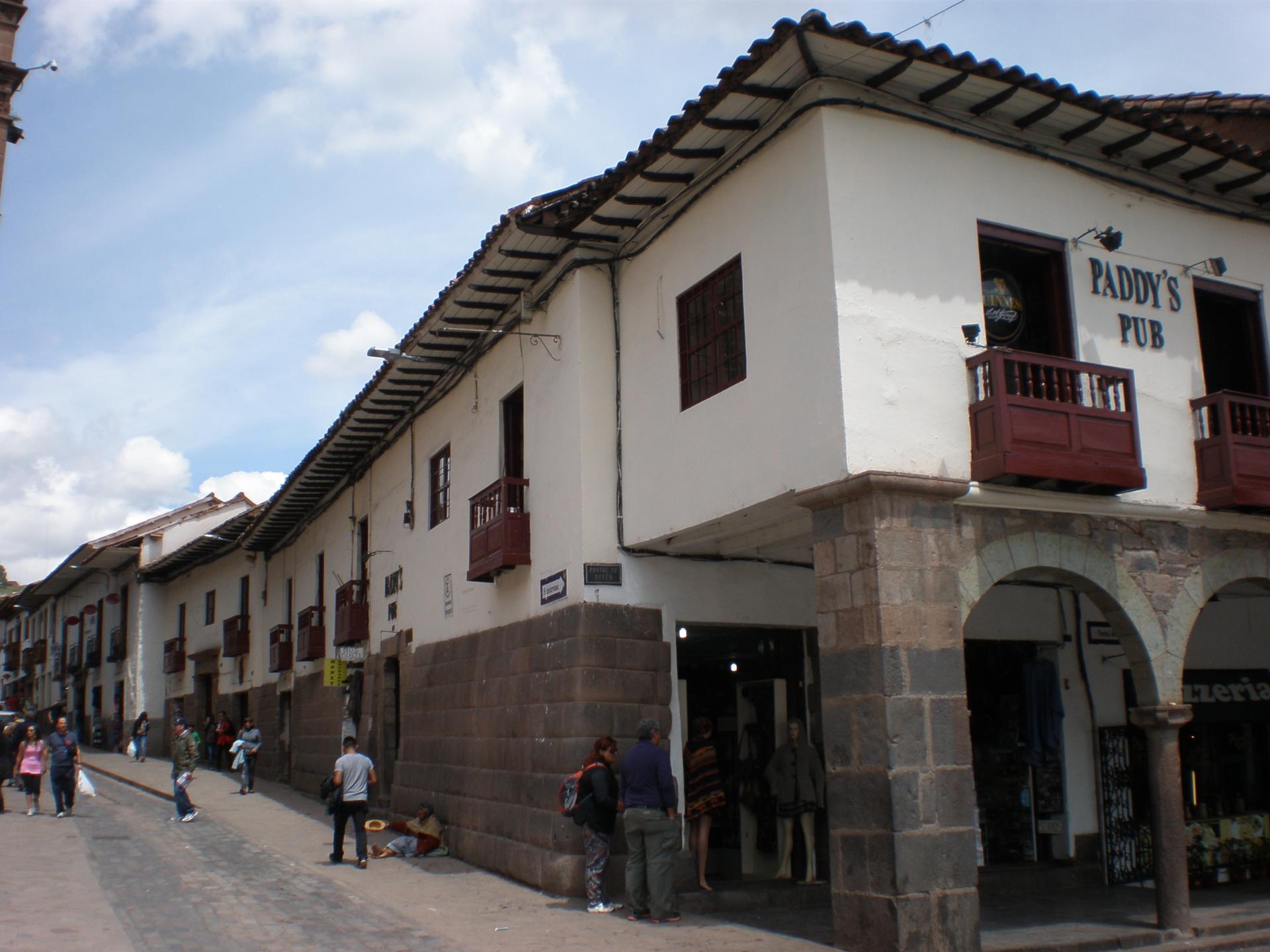 Réutilisation de murs incas