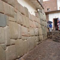 Vestiges de murs incas